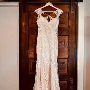 Essence of Australia D2205 wedding dress
